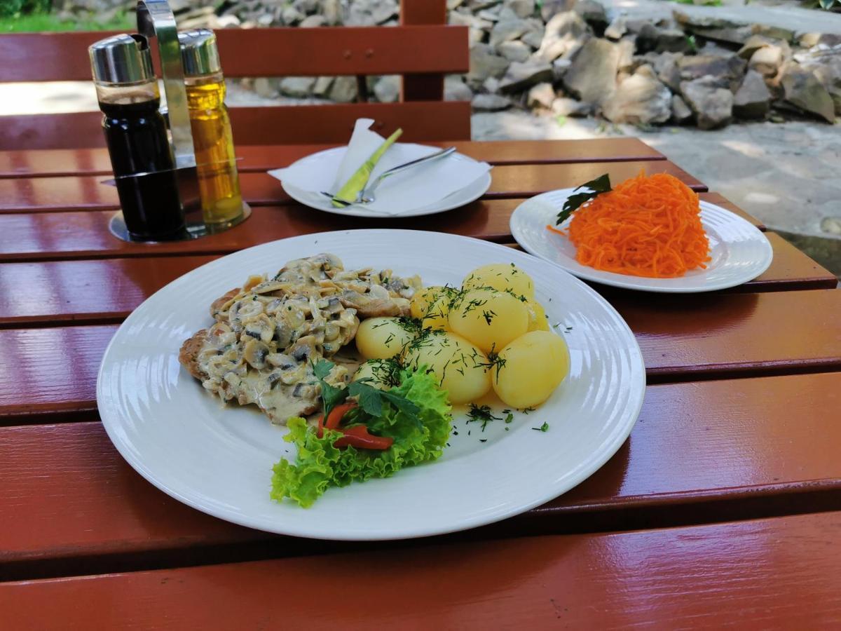 Hotel I Restauracja Pod Skala Jaslo Eksteriør bilde